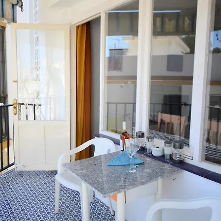 Apartment 3 Bed Apt Near Town Centre