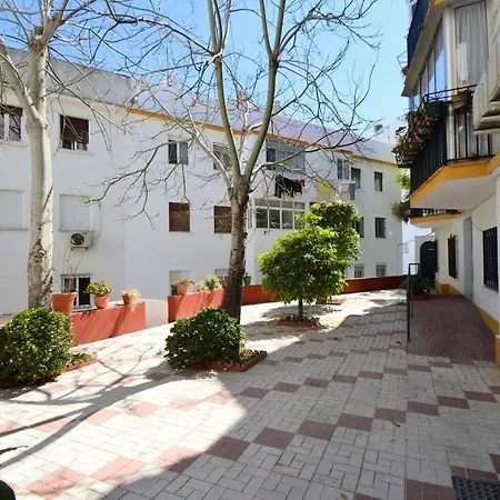Apartment 3 Bed Apt Near Town Centre *