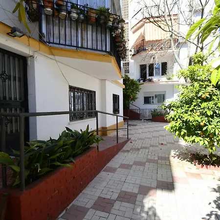 3 Bed Apt Near Town Centre
